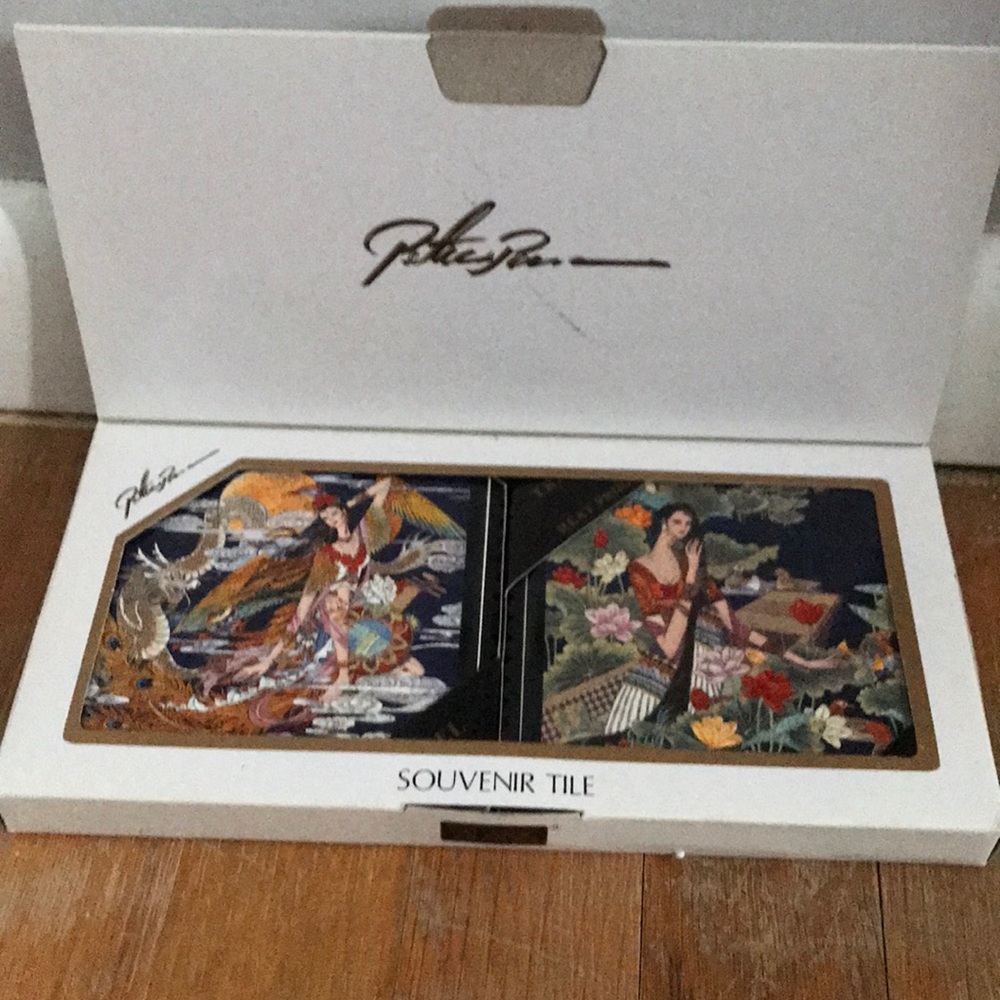 Souvenir Tile
